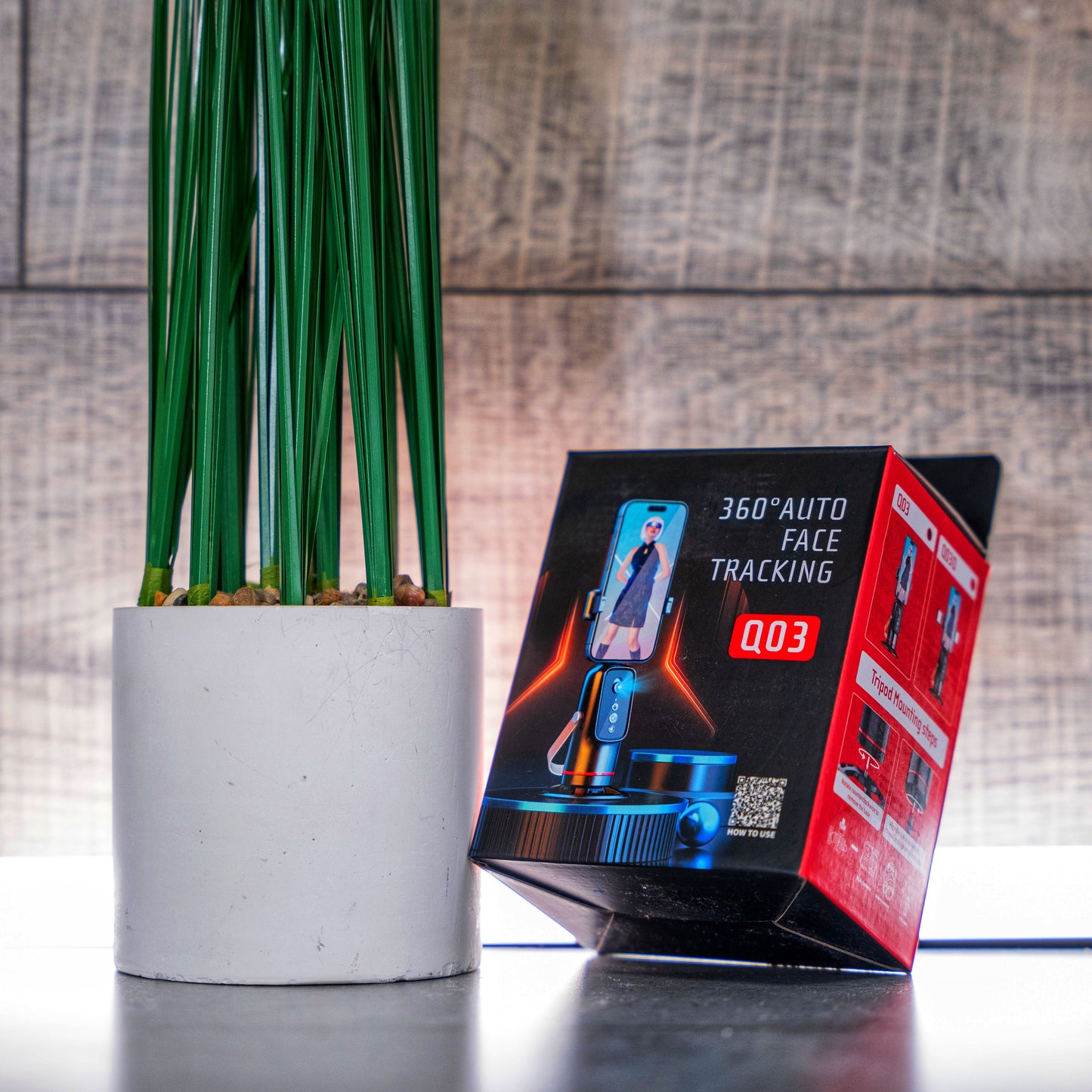 Автоматична въртяща се стойка за телефон с функция за 360° проследяване на лице и движение чрез команди.