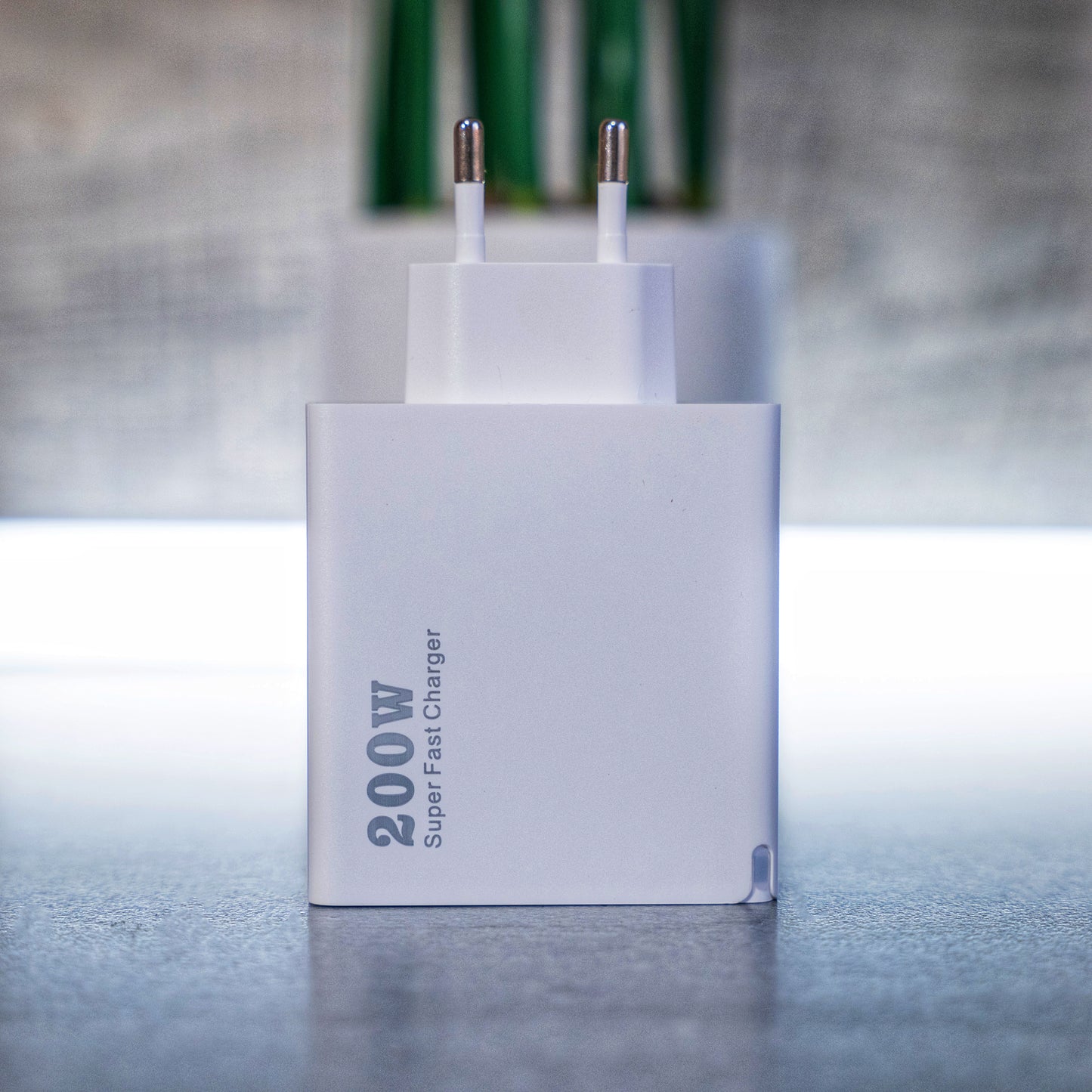 Мултифункционално Зарядно 200w  със 6 изхода 3 usb порт и 3 type c порт