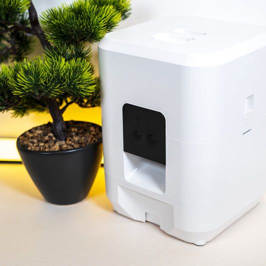 Автоматична котешка хранилка с зарядно – интелигентно хранене за вашия любимец