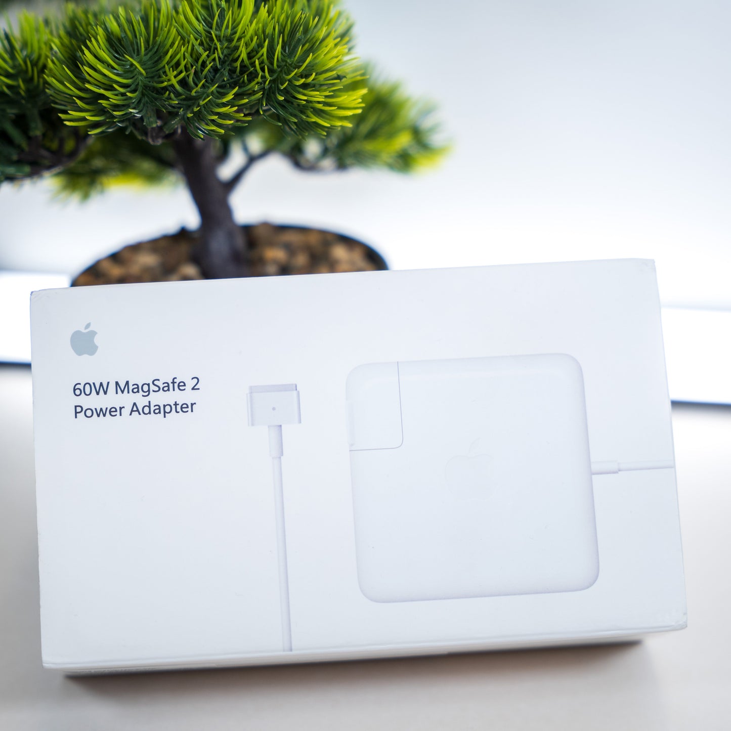 Зарядното Apple MagSafe 2