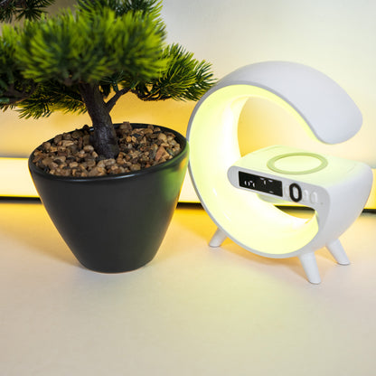 LED RGB лампа с регулируема светлина и цветове, която създава атмосфера.