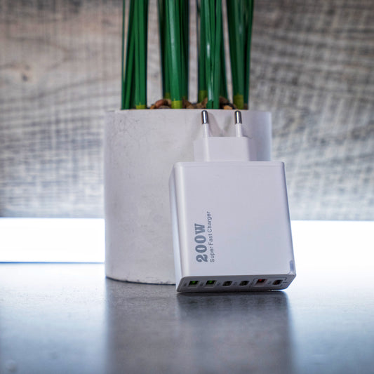 Мултифункционално Зарядно 200w  със 6 изхода 3 usb порт и 3 type c порт